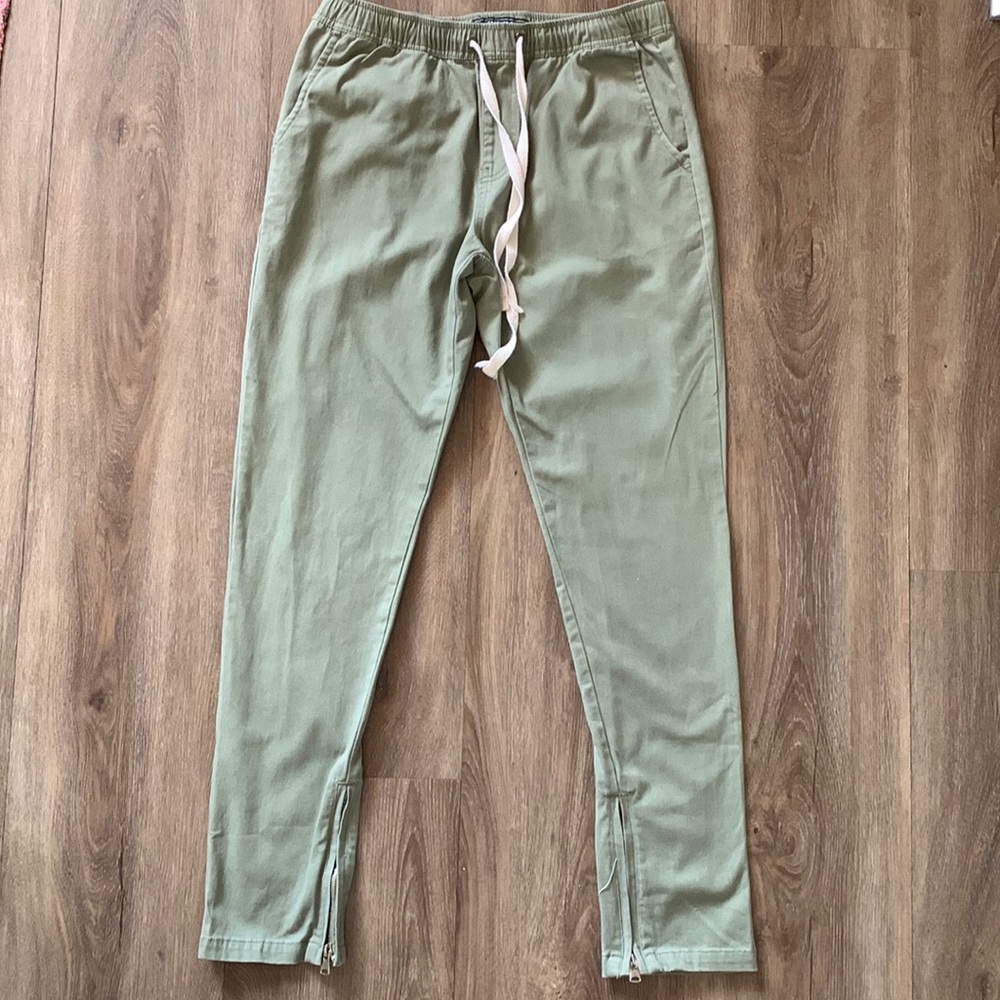 Forever 21 Men’s Light Olive Green Khaki Pants